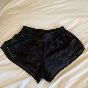 LULULEMON Camo Hotty Hot Shorts 2.5”